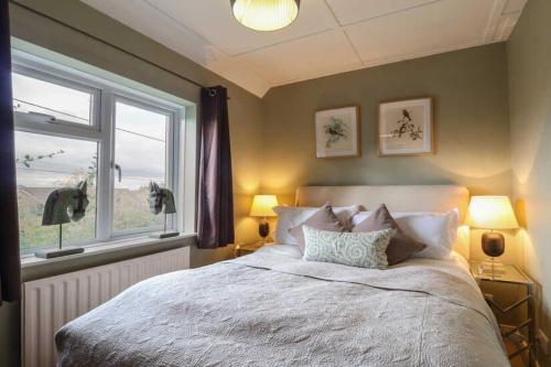 King Arthur's Rest House, Hot Tub & Garden Sleeps 10 in Cary