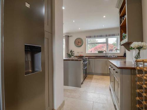 Cuina, King Arthur's Rest House, Hot Tub & Garden Sleeps 10 in Cary
