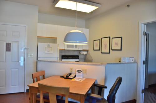 2 bedrooms, 4 beds