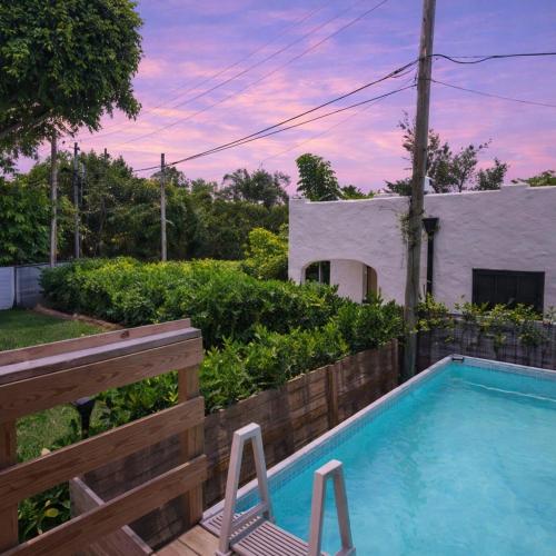 Luxury Downtown West Palm Beach Cottage! in West Palm Beach, USA