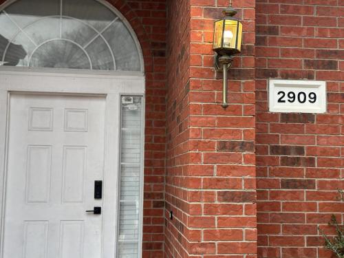 Family Friendly - 4BR Home, 4 Queen Beds, 2 and half Baths - Non Smoking in Plano (TX)