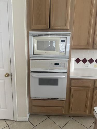 Family Friendly - 4BR Home, 4 Queen Beds, 2 and half Baths - Non Smoking in Plano (TX)