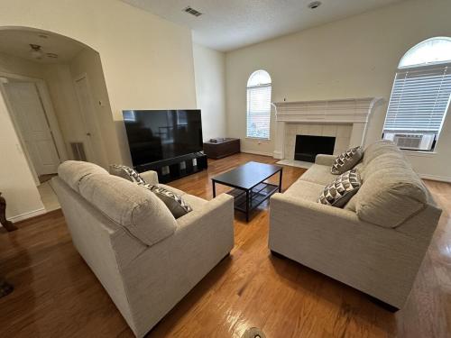 Family Friendly - 4BR Home, 4 Queen Beds, 2 and half Baths - Non Smoking in Plano (TX)