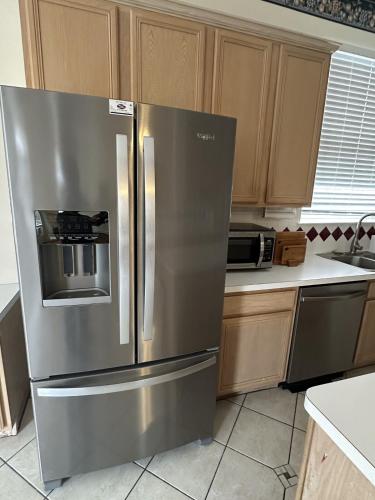 Family Friendly - 4BR Home, 4 Queen Beds, 2 and half Baths - Non Smoking in Plano (TX)