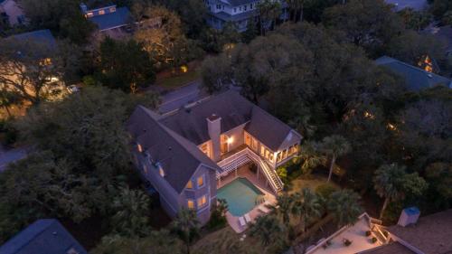 28 Beachwood West by AvantStay Close to Beach Multiple Decks Private Pool in Isle of Palms, USA