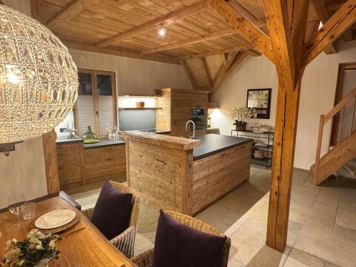 Étterem, Black Cockatoo Lodge close to Bern and Thun in Herbligen