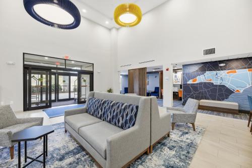 Vista exterior, Holiday Inn Express & Suites Raleigh West Lenovo Center By IHG in Southwest Raleigh