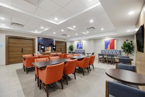 Wingate by Wyndham State Arena Raleigh/Cary Hotel - image 44