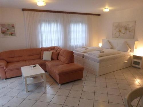 1 king bed, 1 sofa bed