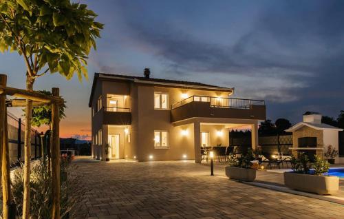Peldbaseins, Gorgeous Home In Hrscevani in Drum