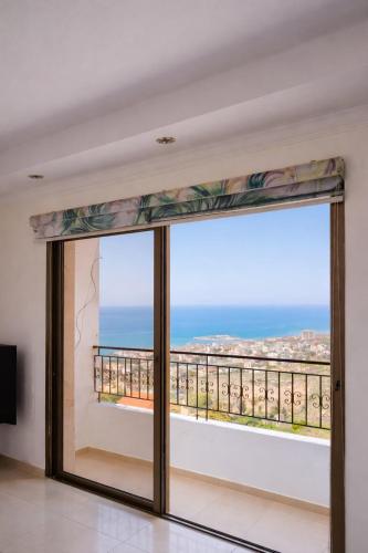 Modern 3 BDRM Flat 3-Minute Drive from Jadra & Jiyeh in Jiyeh