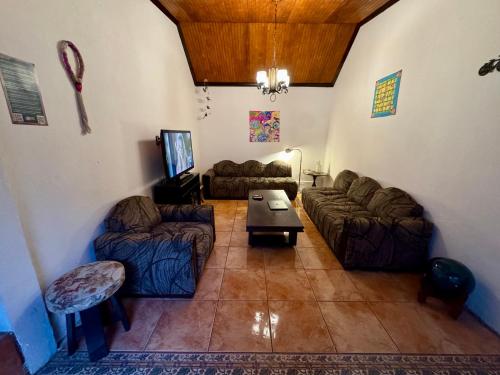 Sala de estar / sala de TV, Neska Polita Hostel in Juayua