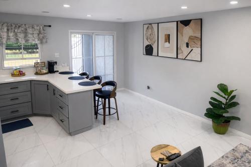 Modern 1 BedRoom with 2 Bath 24Hr Security in Portmore