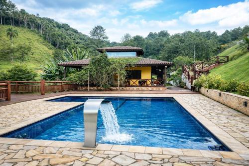 Peldbaseins, Casa de Campo, Próxima ao Centro e Fácil Acesso (Casa de Campo, Proxima ao Centro e Facil Acesso) in São Lourenço Da Serra