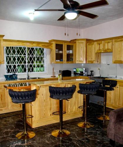 Coke Guest House in Mandeville