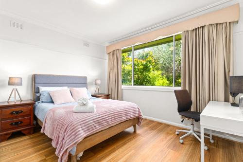Gorgeous 3BR 1.5Bath AC in Every BR ｜ brick house in Oakleigh