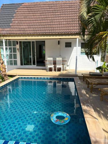 Penn house with shared pool — other in 319 ม.1  ต.ศาลาด่าน  อ.เกาะลันตา, Ko Raeng Thailand, 81150