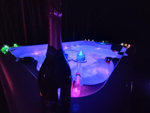 Suite Intimiste Adultes avec Spa Prive - Ile des Plaisirs Hotel de charme Cuq