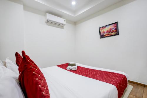 1 king bed, 1 sofa bed