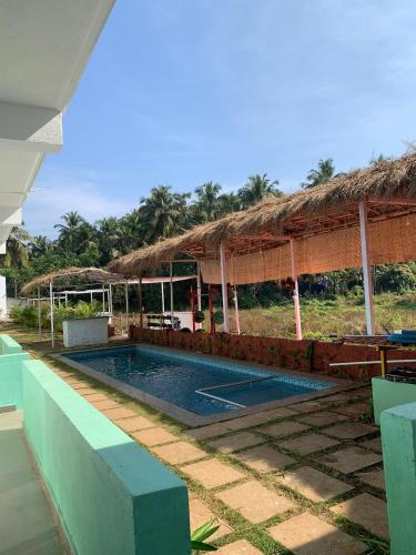 Home Of Gaia in Morjim