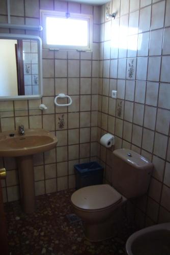 One-Bedroom Apartment (2 - 4 Adults) image 3