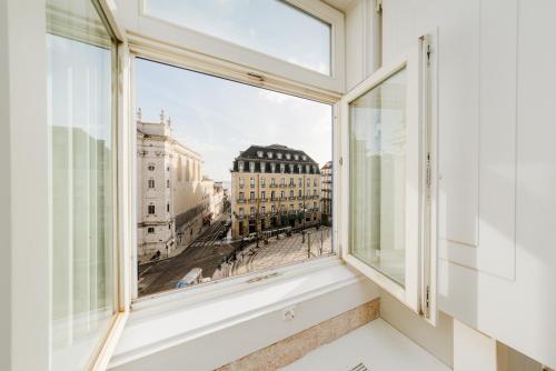 Luxurious 4BR Apt in Central Lisbon Sleeps 10 - main image