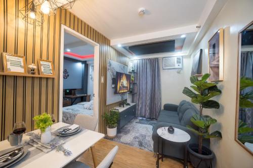 AR02 1BEDROOM Condo Unit with Free Pool, HBO, Netflix & WiFi near Suha vill
