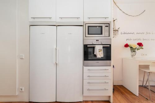 Luxurious Central Lisbon 4BR Apt Sleeps 10 wAC - image 3