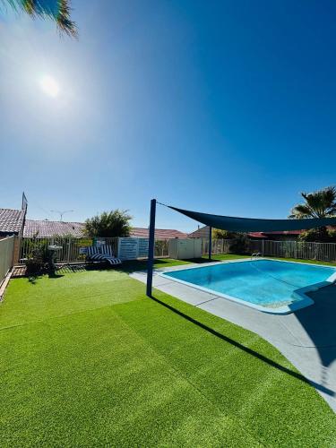 Swimming pool, Ocean View Villas in Geraldton