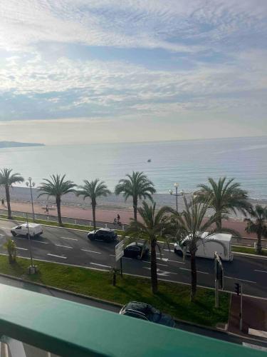 Charming Studio Apartment with Ocean Views in Nice, France
