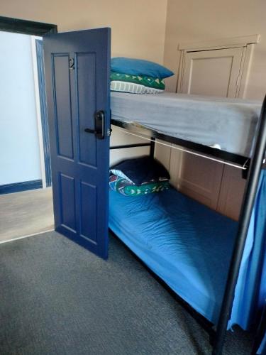 1 bunk bed