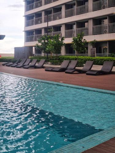 Cozy 1BR at Fame Residences - Near MRT Stations and Malls, with Pool and Amenities in Gloria