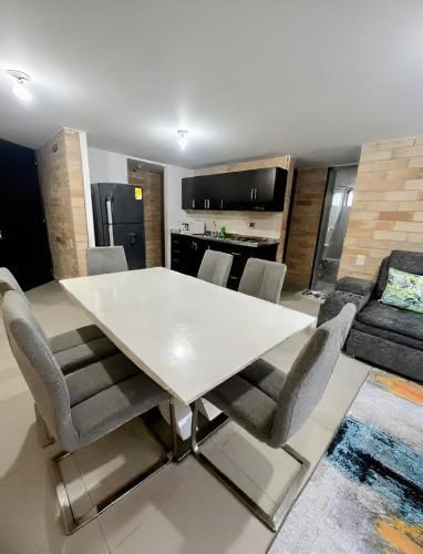 2BR Apartment with Skyline View - El Tesoro, El Poblado