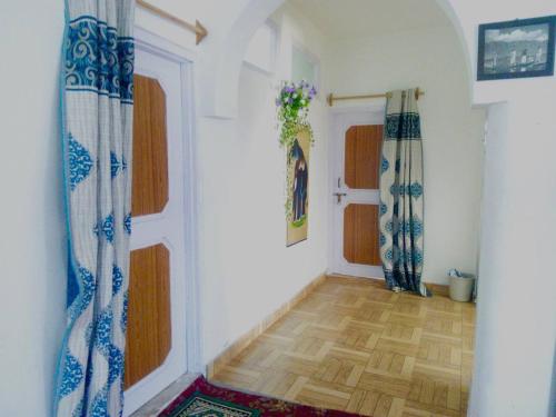 New World Guest House in Srinagar