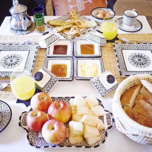 Comida y bebida, Erg Chebbi Dunes Desert Camp in Merzouga