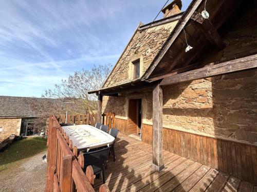Le grand gîte (Le grand gite) in Vezins-de-Levezou