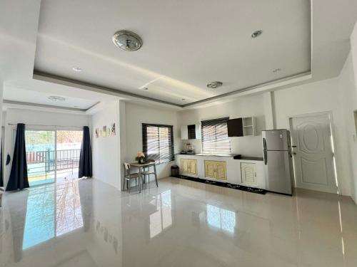 แฮ้ปปี้โฮม in เสม็ด