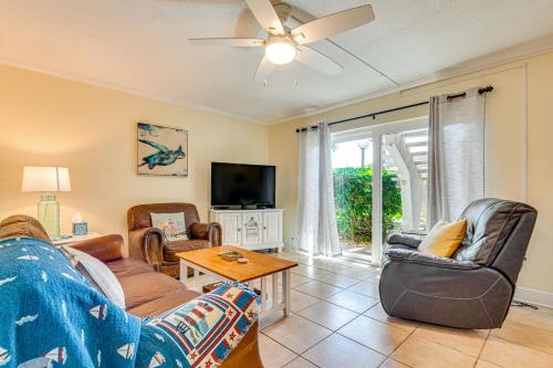 Cute Cocoa Beach Condo w/ Pool & Beach Access! – khách sạn tại Oceanfront