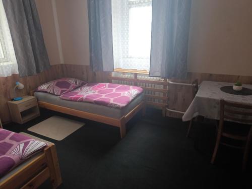 3 twin beds