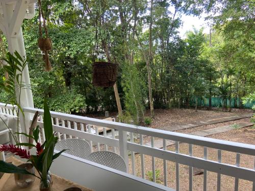 Balcony/terrace, Alamanda en pleine nature , proche de la reserve de Cousteau et de la plage de Malendure in Bouillante