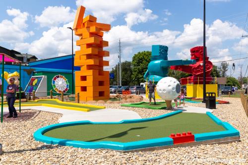 Mini golf course, Paw Paw's Cabin in Pigeon Forge (TN)
