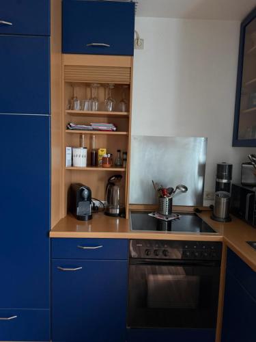 Ferienwohnung Happiness Schlafzimmer 2026 renoviert mit neuem Boxspringbett in Homburg