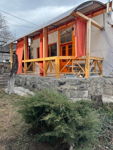 Green Vibe Guesthouse – khách sạn tại Vanadzor