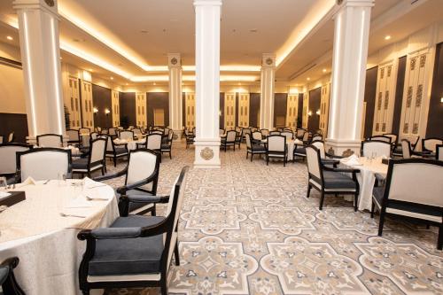 مطعم, فندق لكجري نايت الياسمين (Luxury Night Hotel  Al Yasmin) in الياسمين