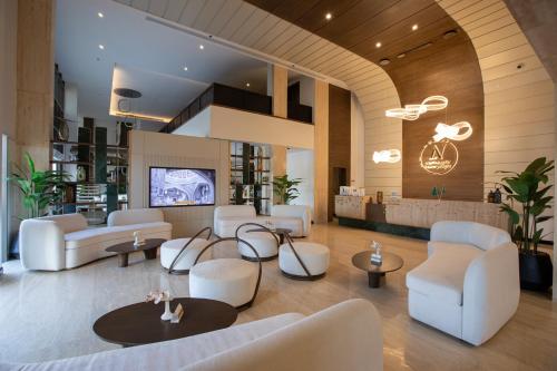 ردهة, فندق لكجري نايت الياسمين (Luxury Night Hotel  Al Yasmin) in الياسمين