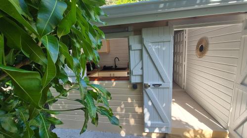 Cozy studio near Pearl Beach in Bas Vent