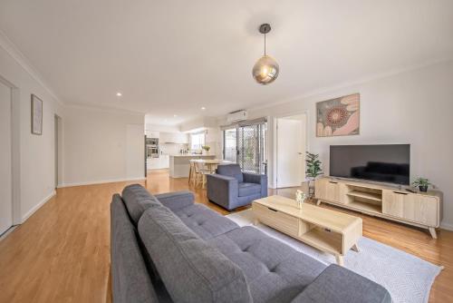 3BR Coomera Duplex 2- Cute & Cosy Home Close to Theme Park