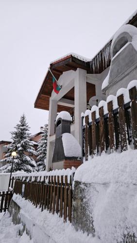 Viesnīcas āriene, самостоятелна къща Планински перли, дом 1 на 5 мин от ски лифт Стойките, Пампорово (самостоятелна къща Планински перли, дом 1 на 5 мин от ски лифт Стоиките, Пампорово) in Stoykite