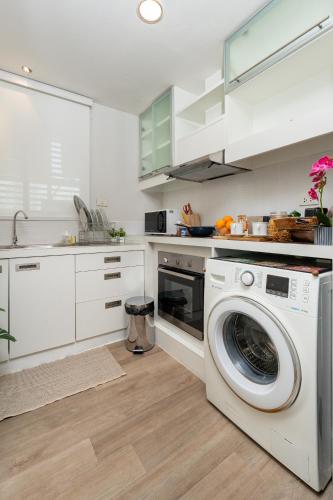 Lucky 808 – 2 BedRooms 100 sq.m. | BTS Chidlom 
