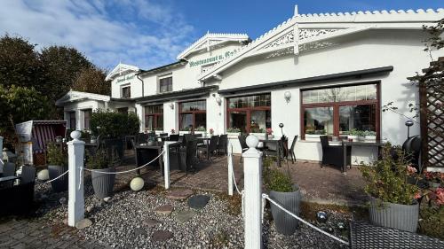 Strand-Hotel Lobbe 2